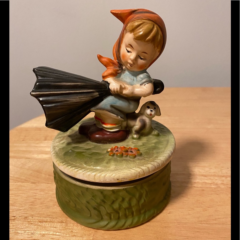 Vintage wind-up music box